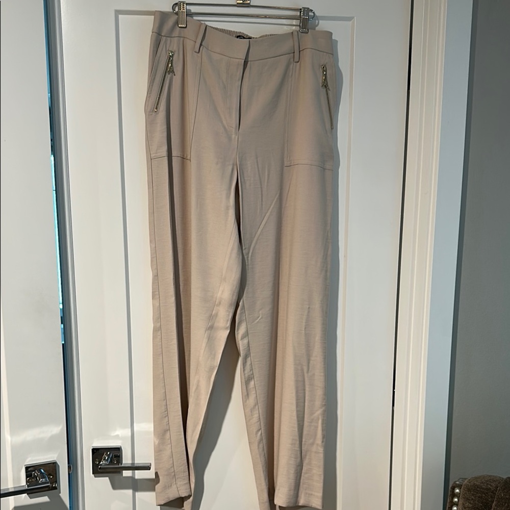 Chic Beige Trousers with Zipper Pockets